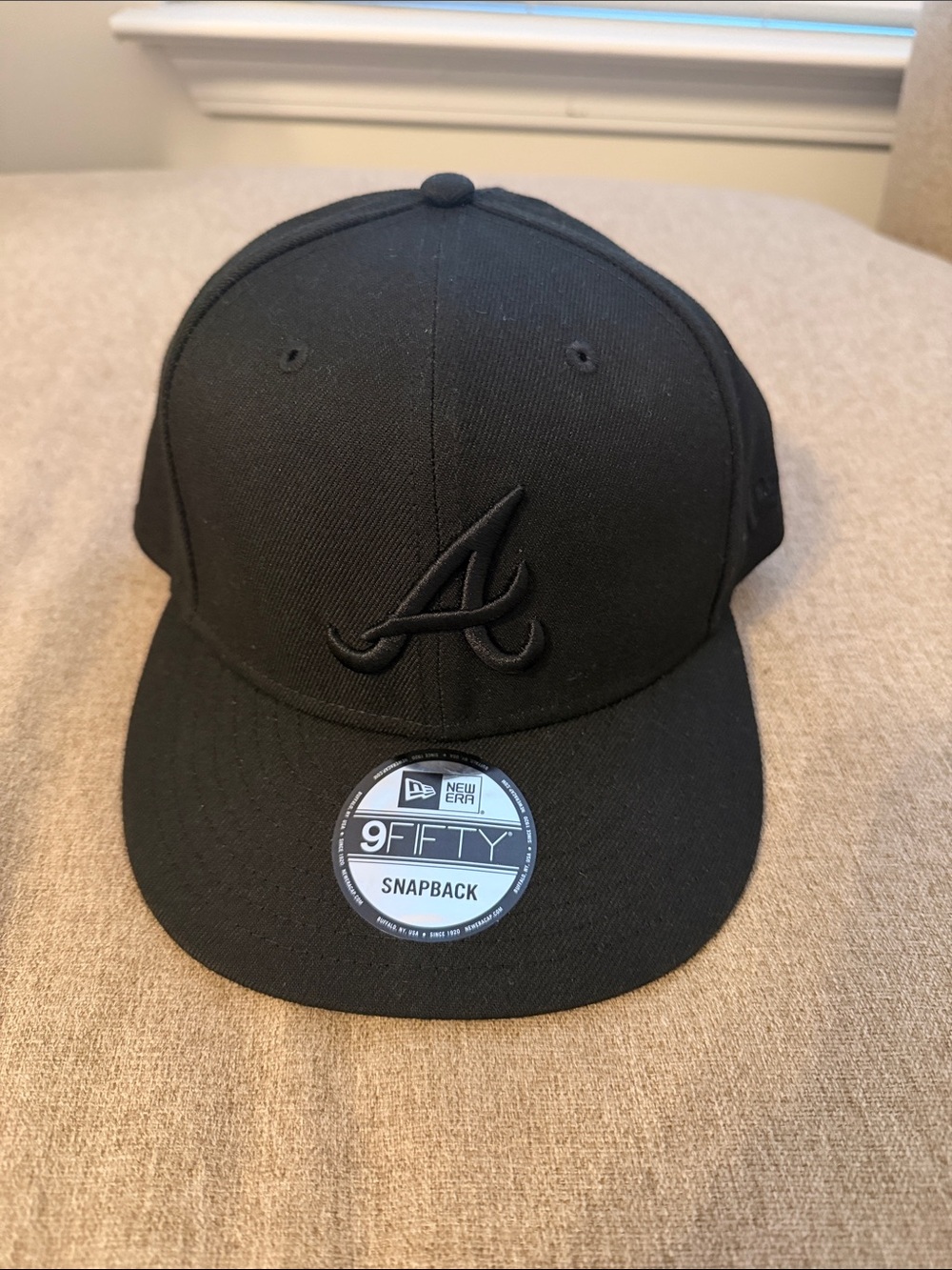 9FIFTY by New Era Atlanta Braves Black on Black SnapBack Adjustable Cap. NWT